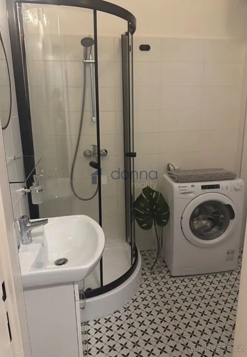 Pronájem bytu 2+kk/B, 44 m², ul. Náměstí Dr. Václava Holého, – pohled 4