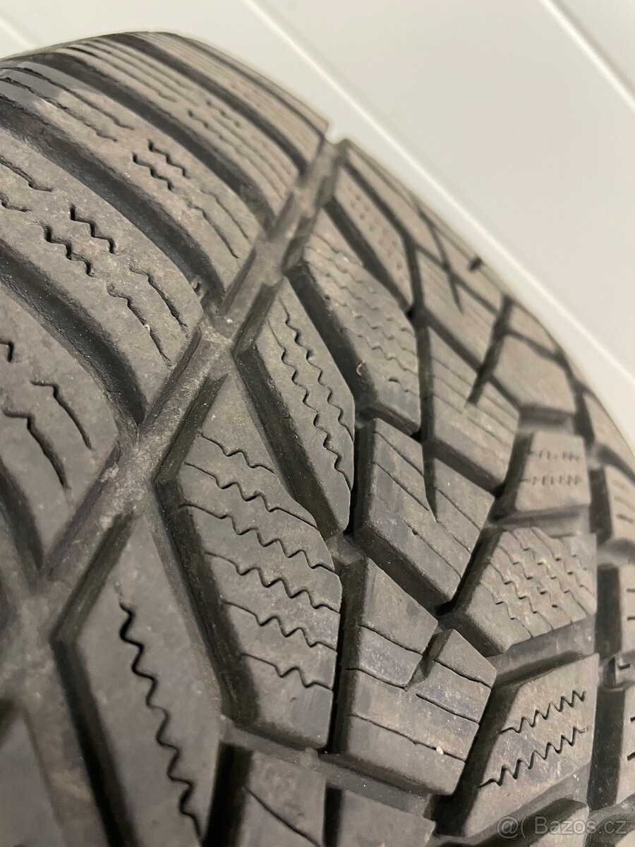 Hankook Winter Icept Evo 3 235/50 R18 101V 2Ks zimní pneu - 4