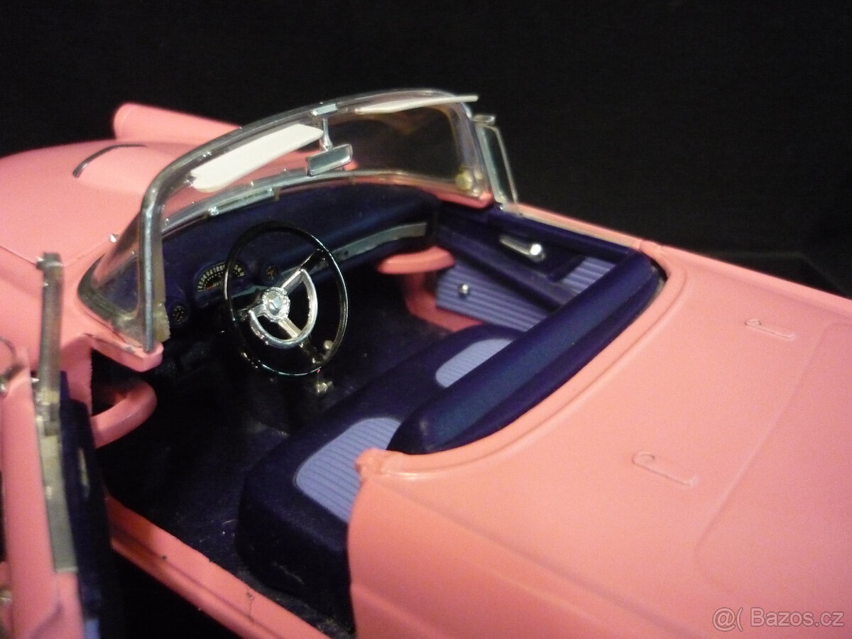 Ford Thunderbird 1956 Revell 1/18 - 4