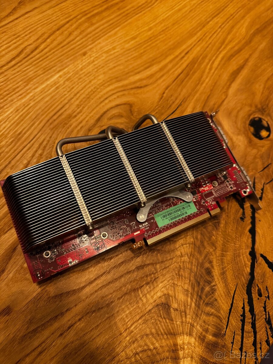 Sapphire Radeon HD 3850 Ultimate Edition - 4