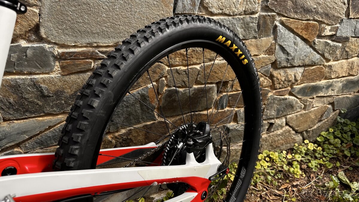 YT Capra CF pro 29” / L - 4