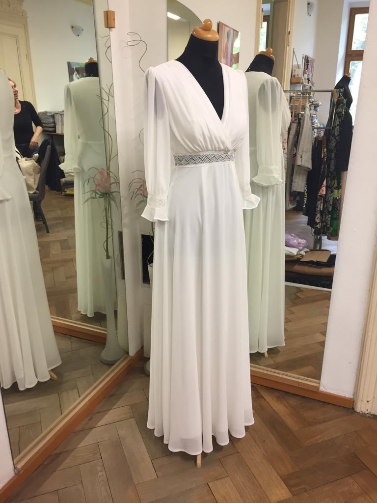 Svatební šaty s rukávem v boho stylu - 4