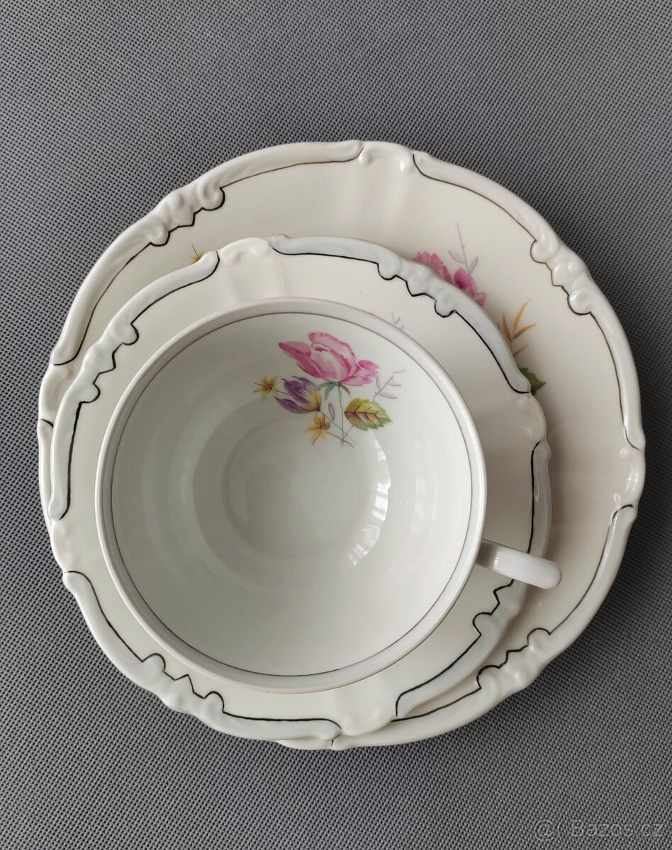 Klasická porcelánová čajová sada s jemným květinovým decorem - 4
