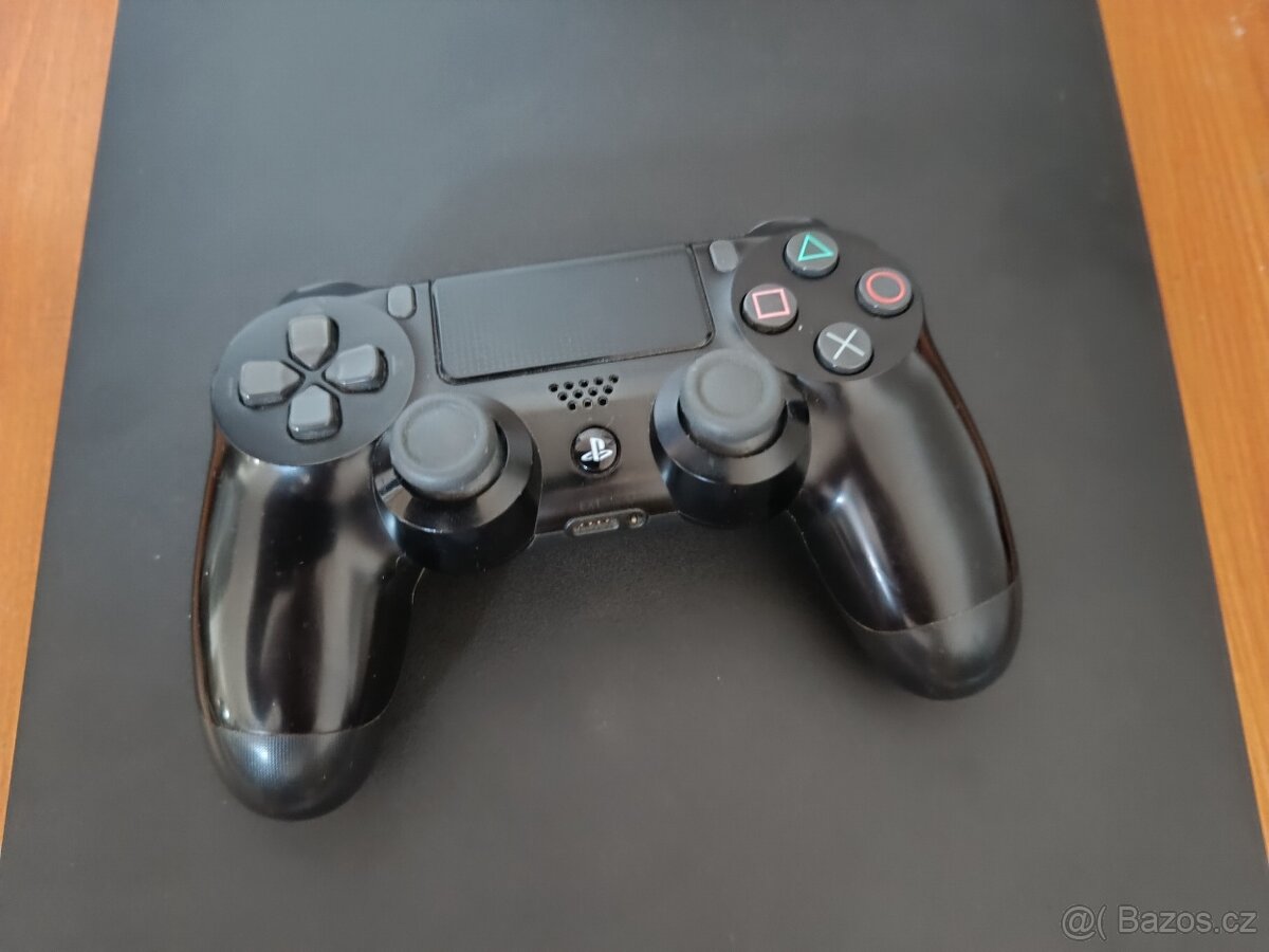 PS4 Slim 500GB, originál ovladač + hry / PlayStation 4 - 4