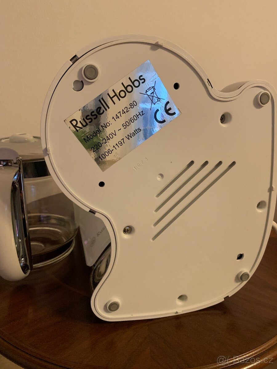 Prodam kávovar Russell Hobbs model: 14742-80 - 4