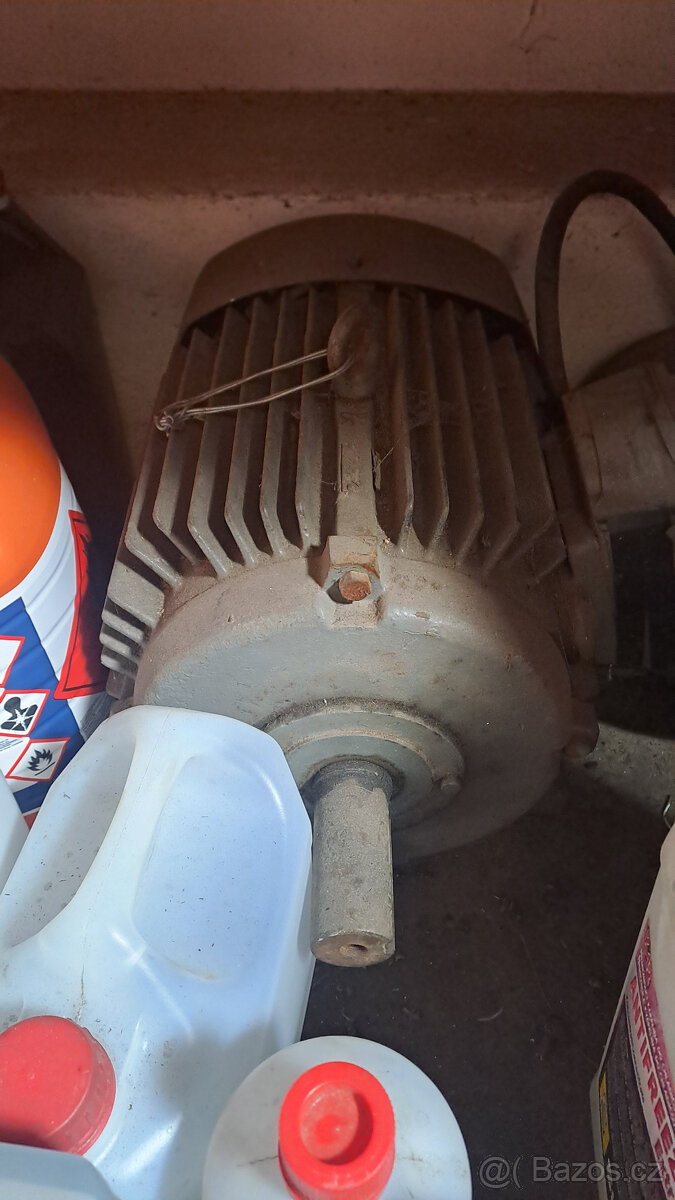 Pila okružní, hospodářská, cirkulárka s kolébkou - 4