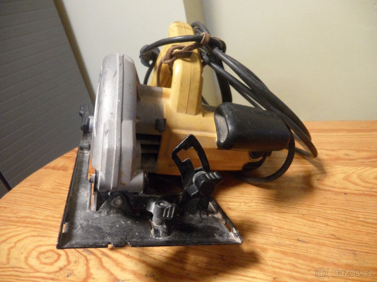 Kotoučová pila Dewalt DWE550 - 4