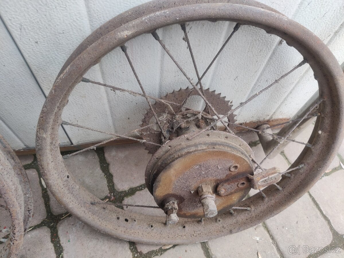 Stará kola na motorku - 4