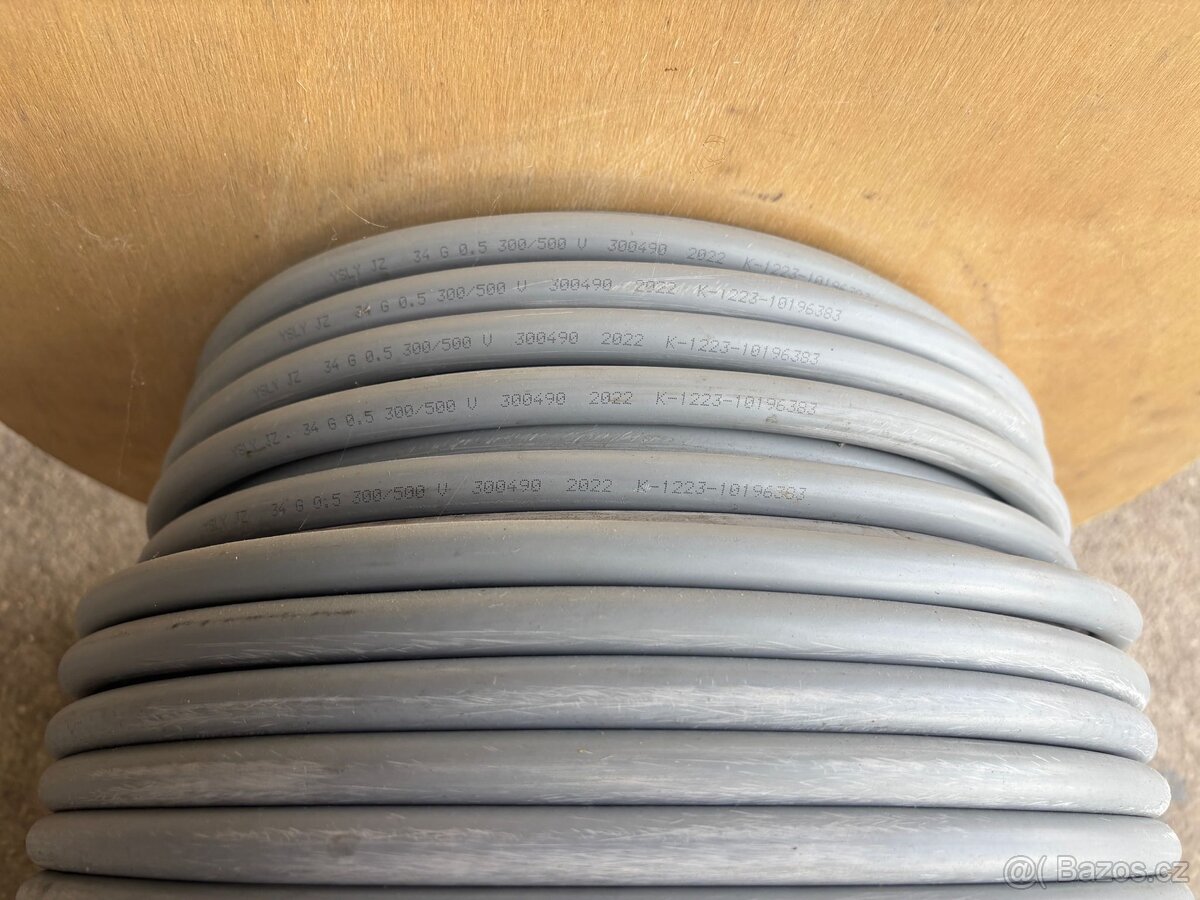 Kabel na dřevěné cívce - 4