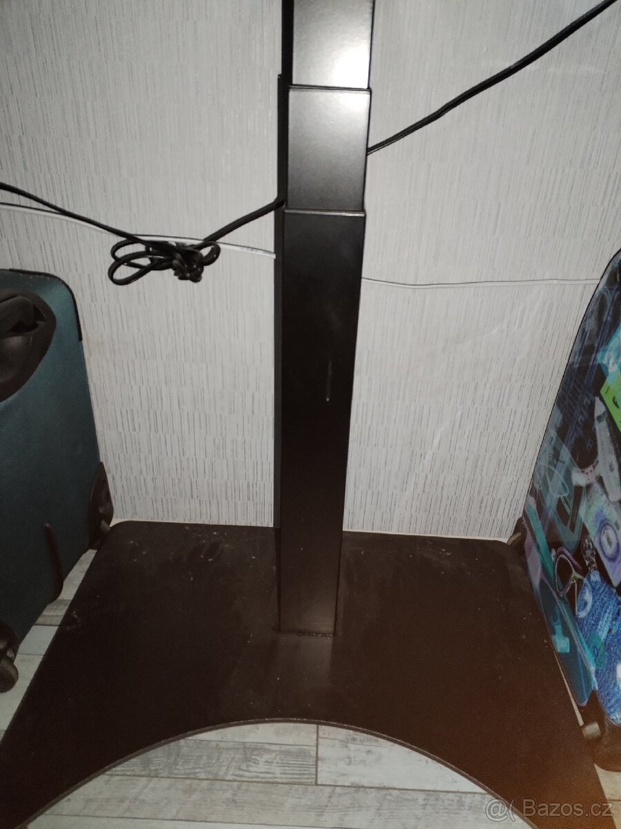 Elektricky stavitelný pracovní stůl, kancelářská židle - 4