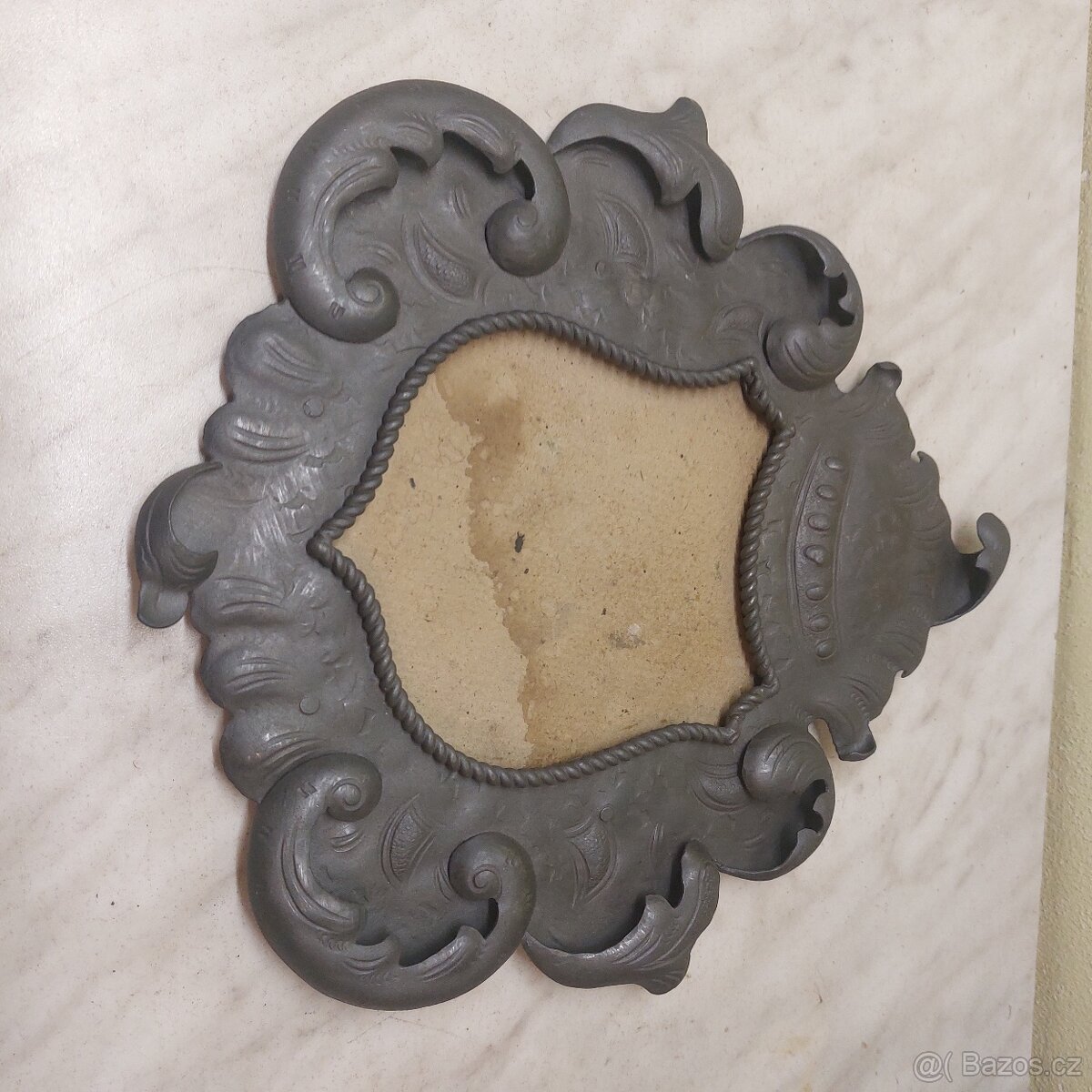 Starý plechový rámeček. - 4