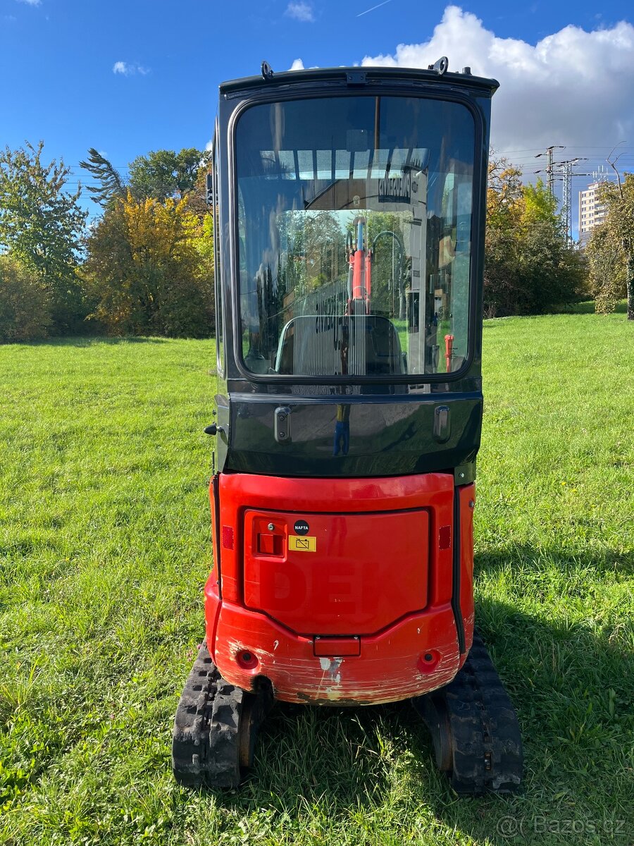 Bagřík KOMATSU PC16R-3HS - 4