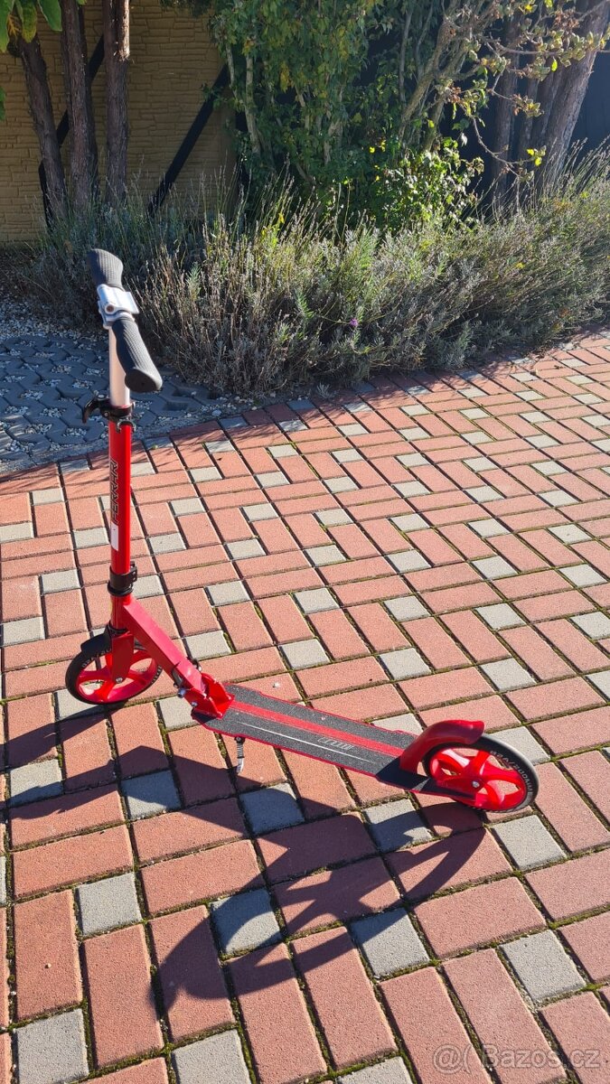 Skládací koloběžka FERRARI a helma v červené barvě - 4