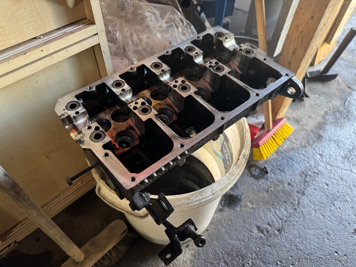 Hlava motoru 1.9tdi - 4