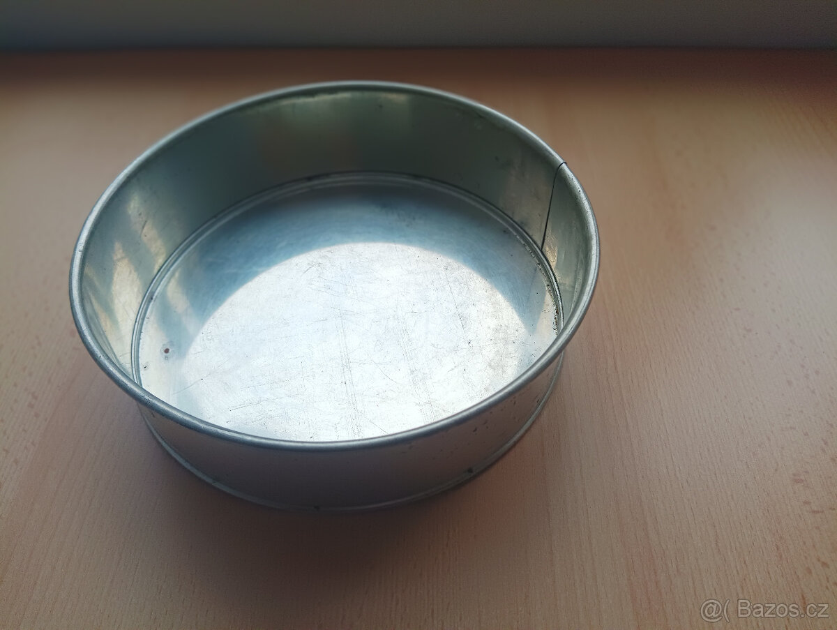Retro rozkládací kovová forma na dort - Made in ČSSR - 4