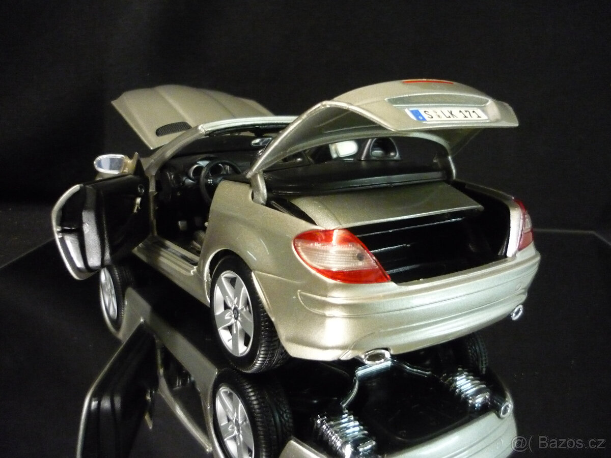 Mercedes Benz SLK Maisto 1/18 - 4