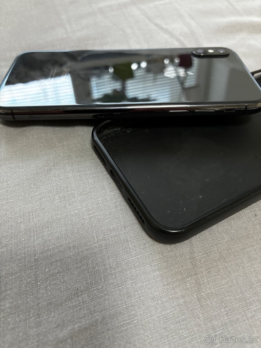 Prodám iphone X velmi pěkny.kondice baterie 100% - 4