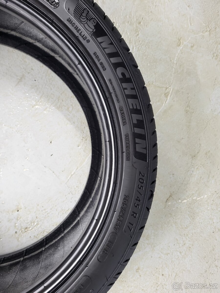 2x 215/45R17 Michelin Primacy 4 - 4