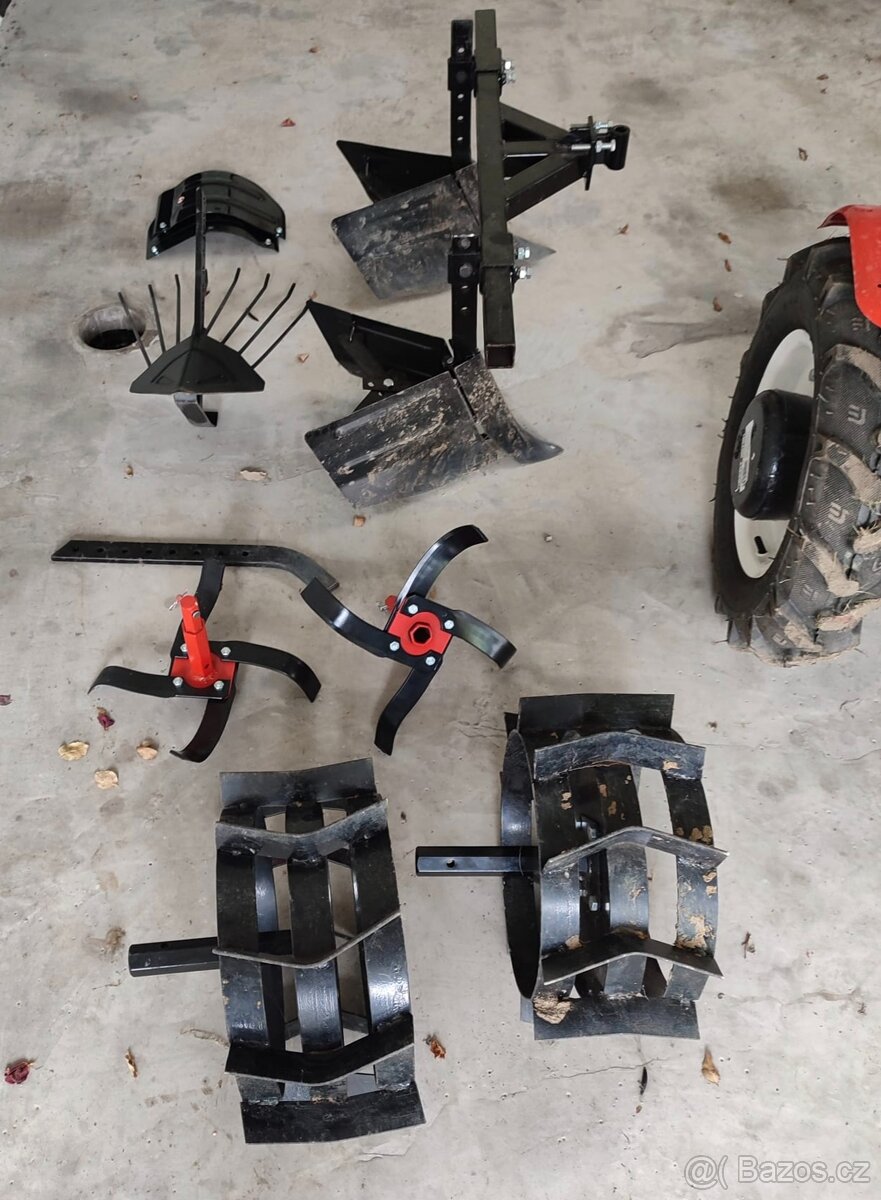 Zahradní traktůrek Hecht 7100 - 4