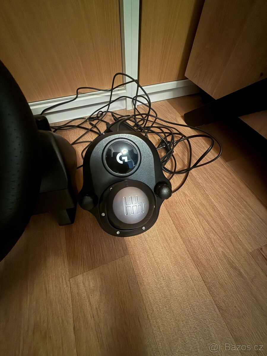 Logitech g29 s pedály a řadící pákou - 4