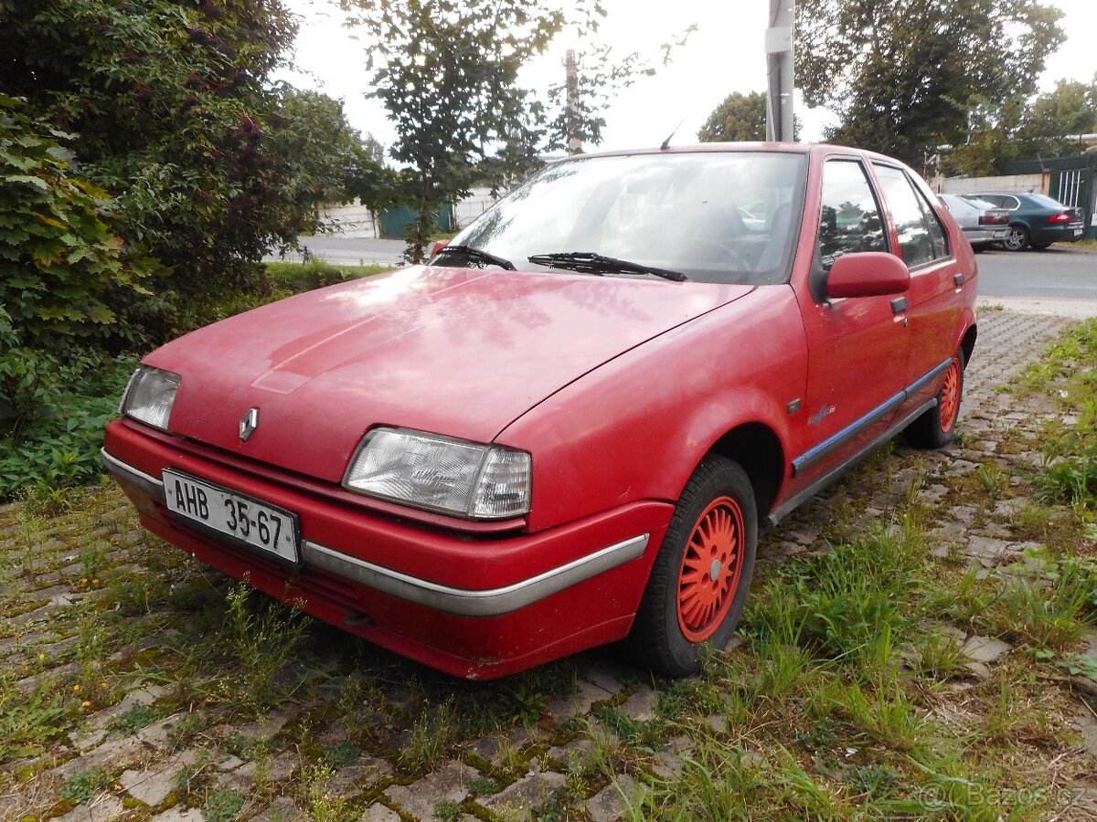 Renault 19 I červená barva - 4