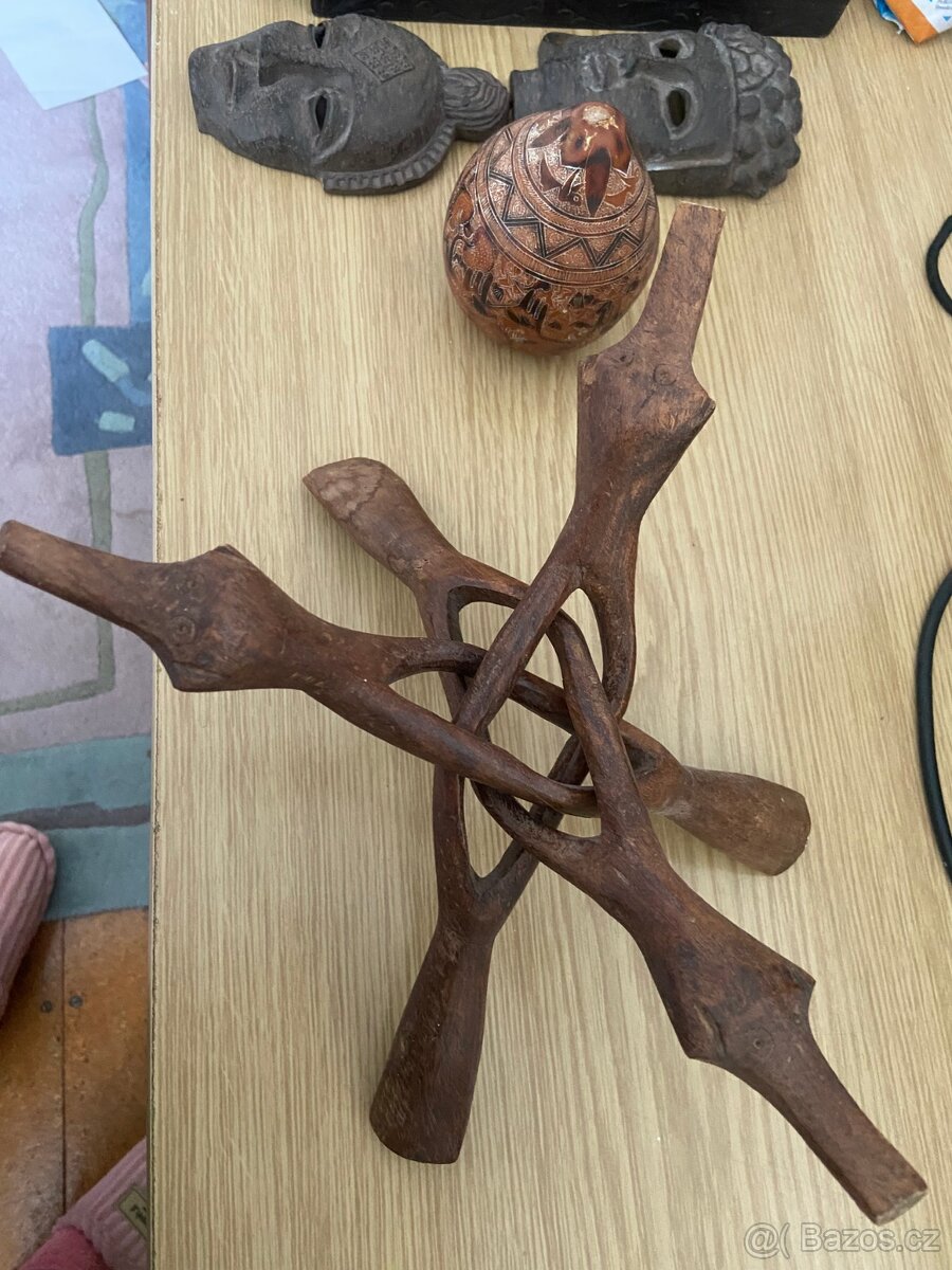 Prodam 2 masky na zed a,skrinku a vyryvany suseny plod. - 4