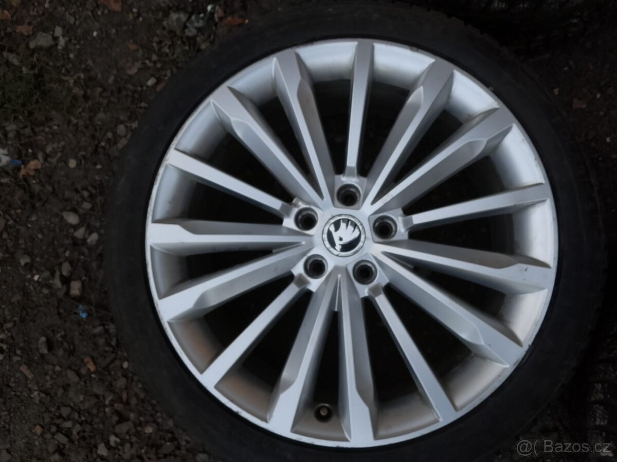 Originál ALU Superb r19 8x19 et44+zimní 235/40/19 - 4