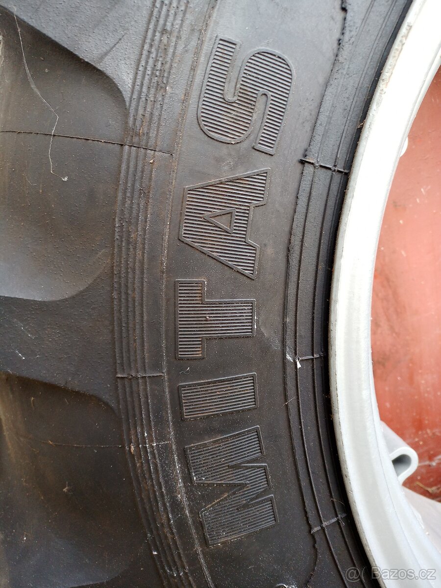 ZETOR 4011 - KOMPLET KOLA + BLATNÍKY - NOVÉ - 4