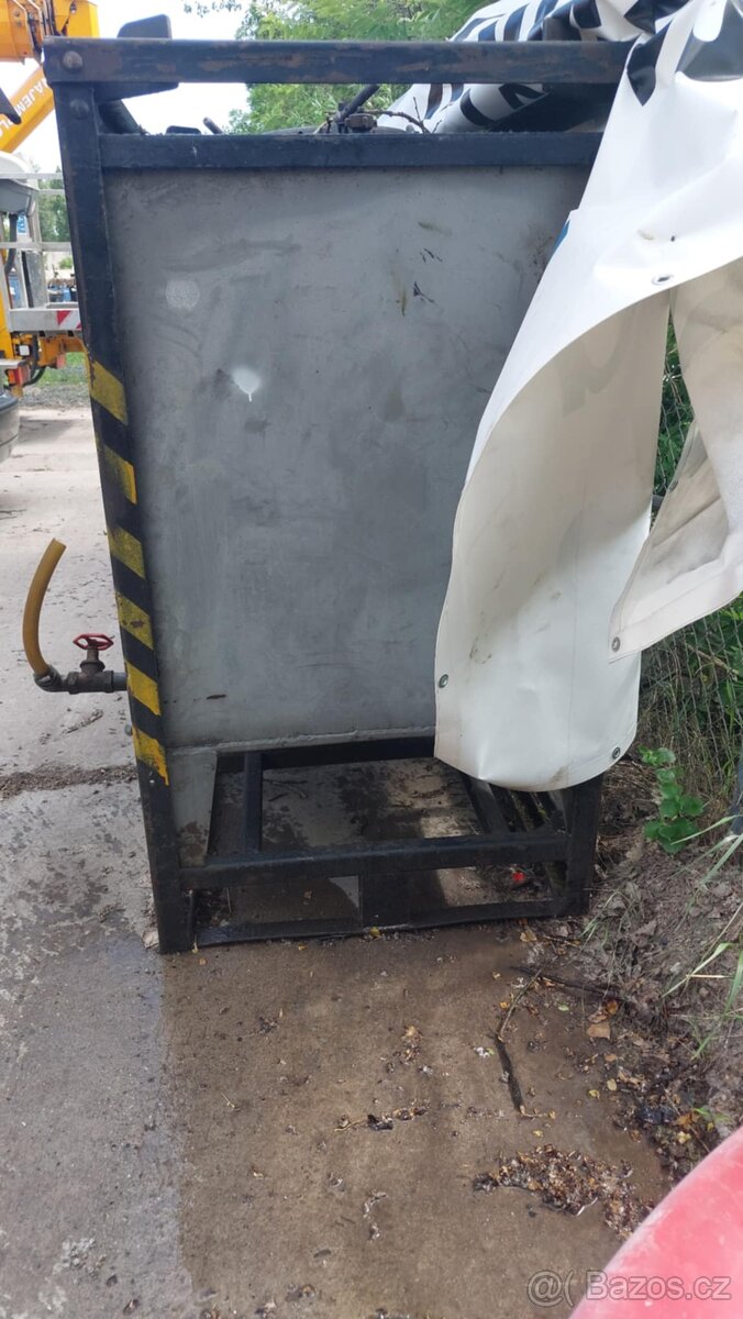 Plechové nádrže na naftu 2140l s čerpadlem - 4