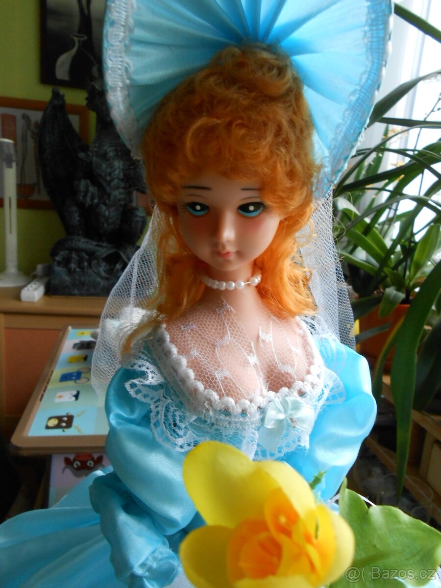Hrací a točící se panenka vysoká 64cm - málo použitá - 4