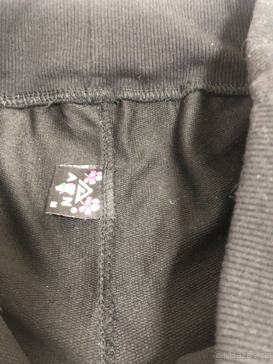 Prodám uplně nové tepláky.vel.M - 4