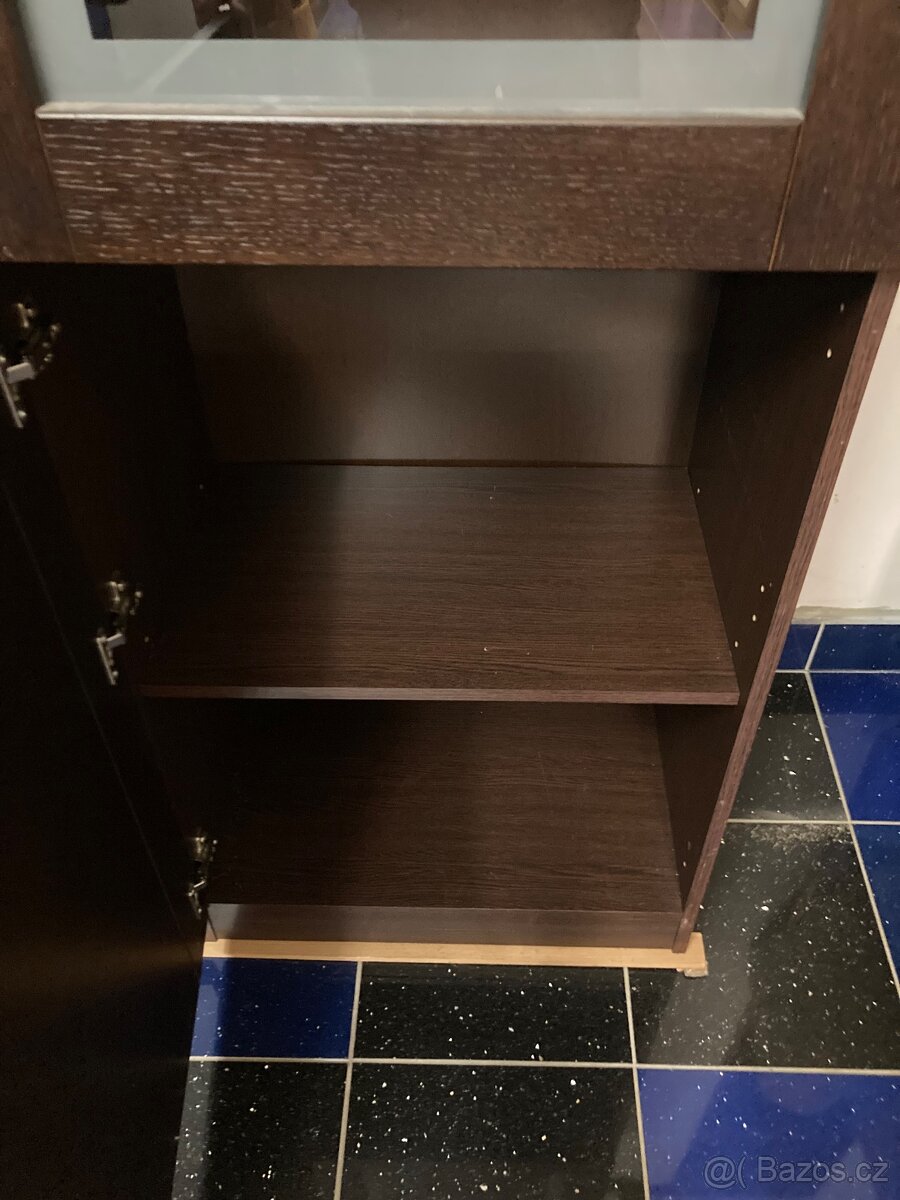 Prosklená skříň - 4