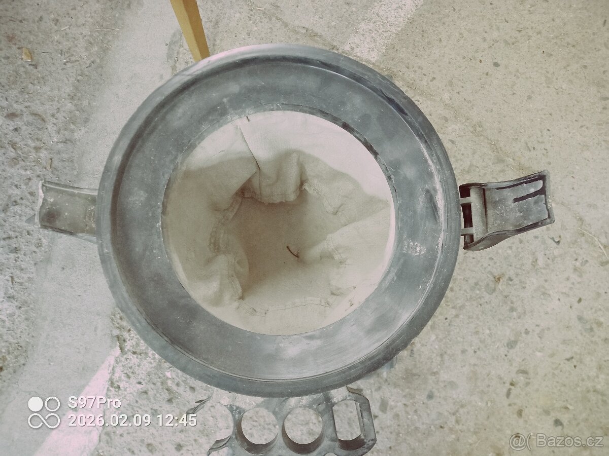 Průmyslový vysavač - lehké poškození - 4