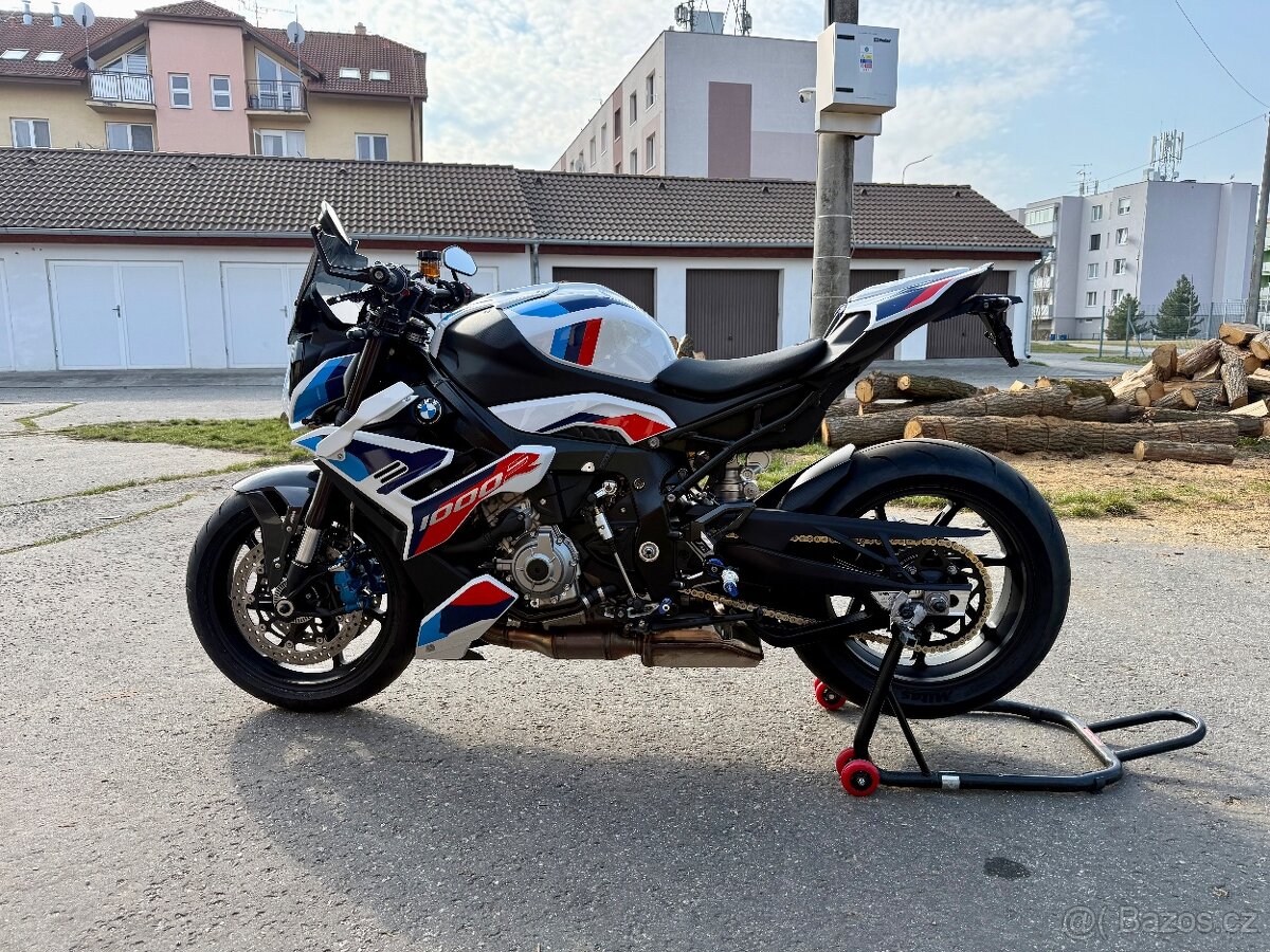 Bmw m1000r - 4