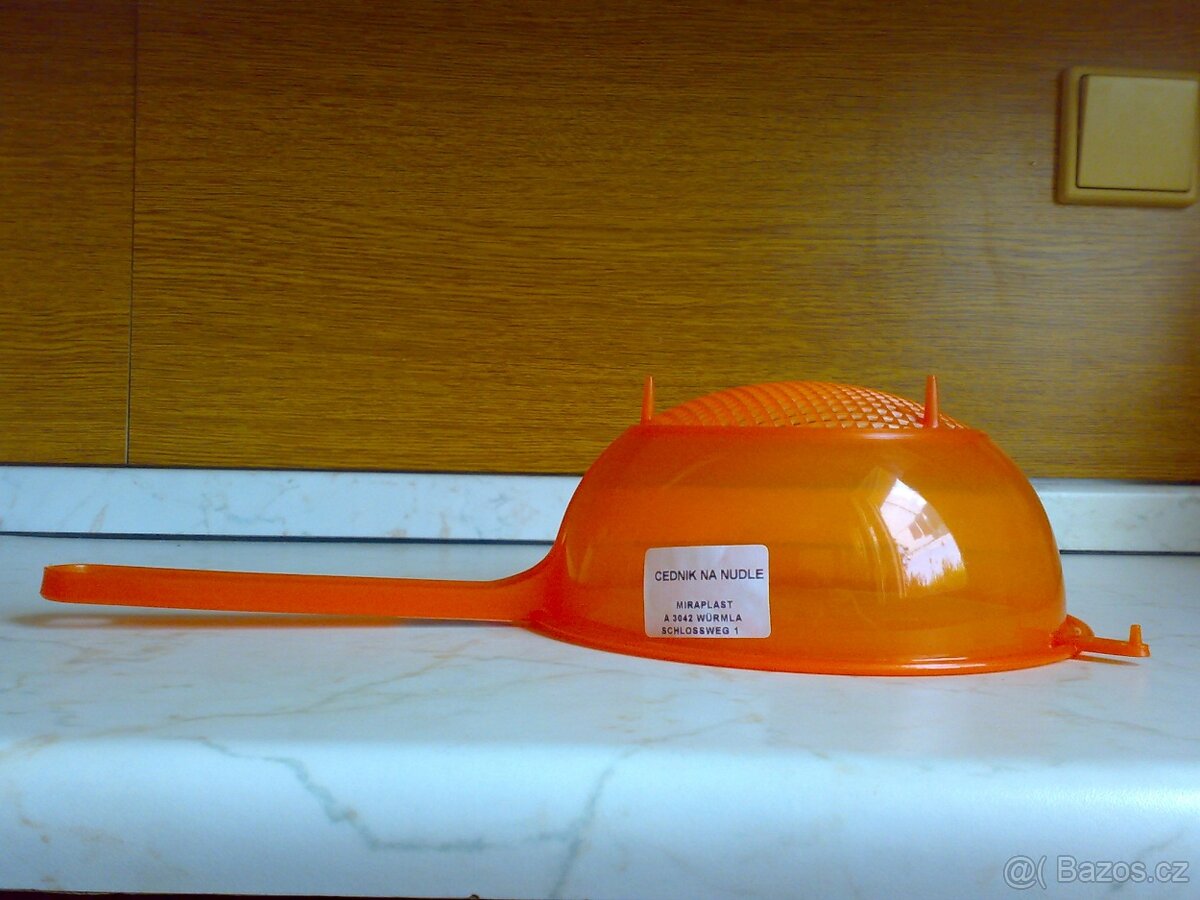 Nový Cedník na těstoviny - oranžový - plast - průměr 19cm - 4