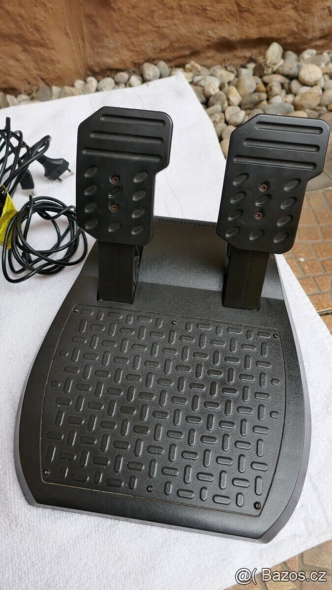 Volant Thrustmaster T150 pro PS4, PS3 a PC - 4