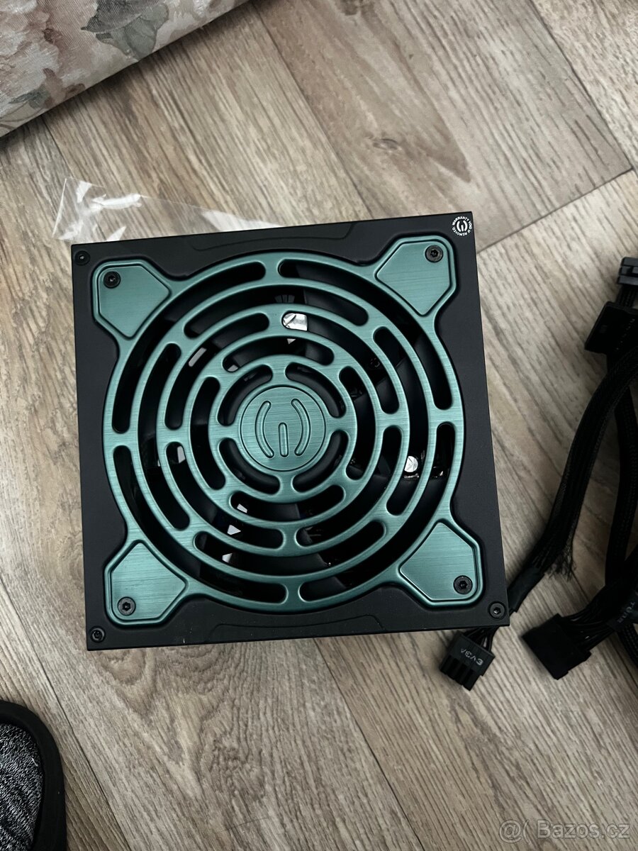 Zdroj evga 650w gold - 4
