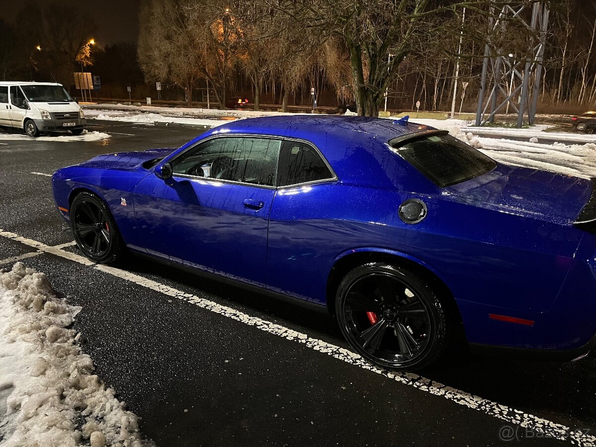 Dodge Challenger 6.4 scat pack Automat - 4
