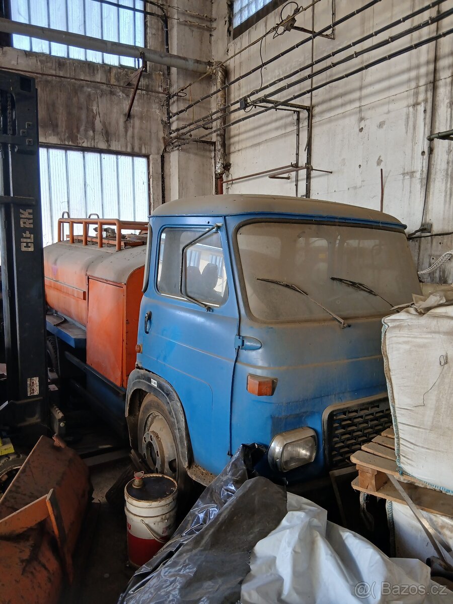 Avia A31 cisterna na PHM. - 4
