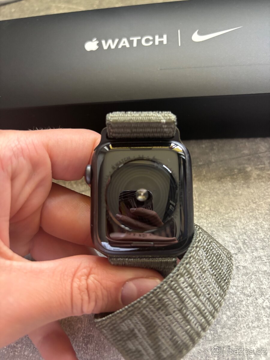 Apple Watch SE 44mm - 4