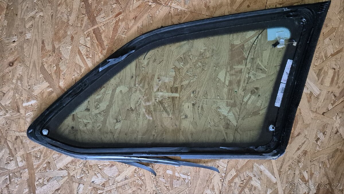 Boční okno Octavia combi levé 5E9845297 - 4