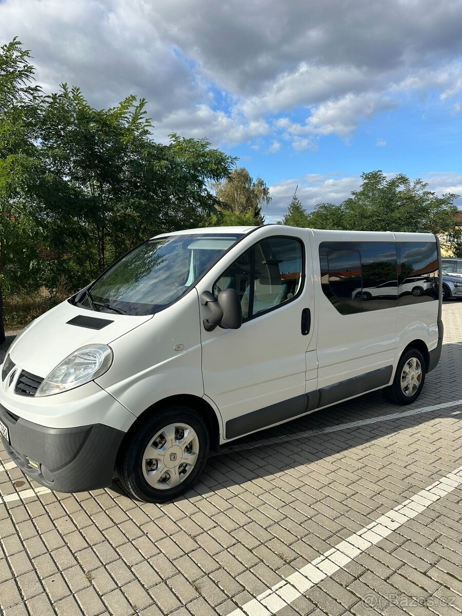 Renault Trafic 2.0dci 84kw - rok 12/2011 - 8 míst - 4