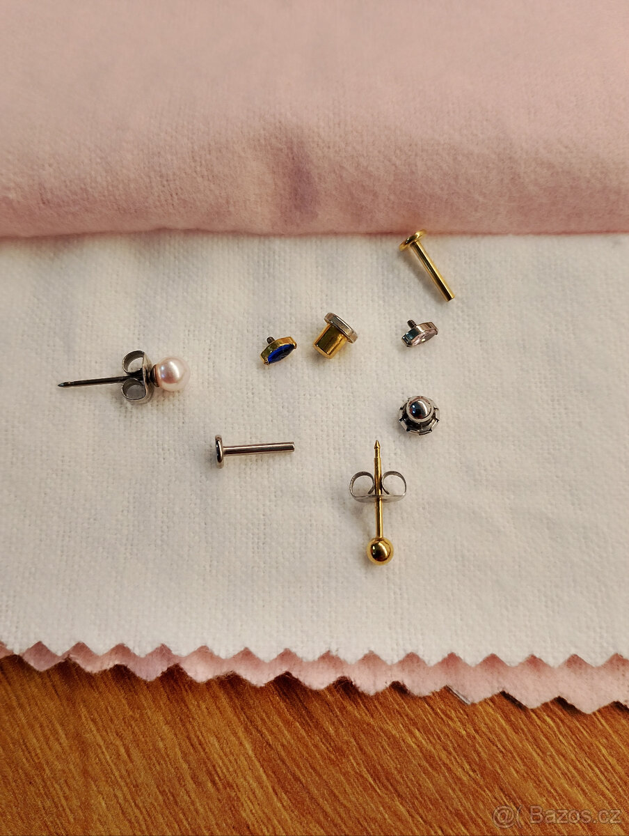 různé šperky a doplňky - 4