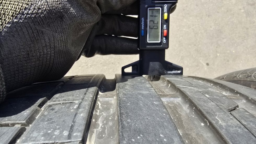 Letní pneu 255/40/20 Continental - 4