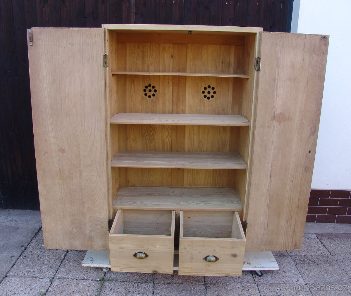 Starožitná skřínka, špajzka - 4