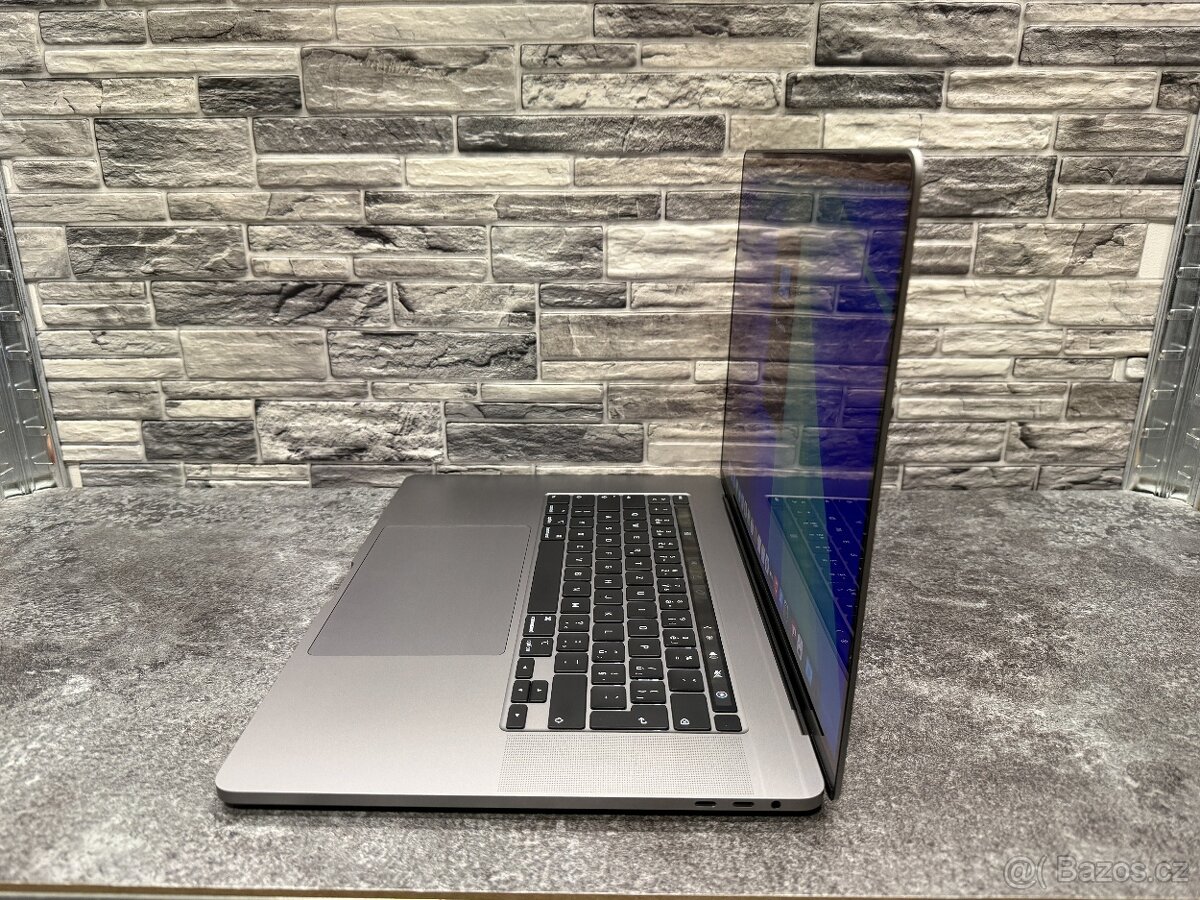 MacBook Pro 16" 2019 i7 / 16GB / 500GB / Pro 5300M - 4