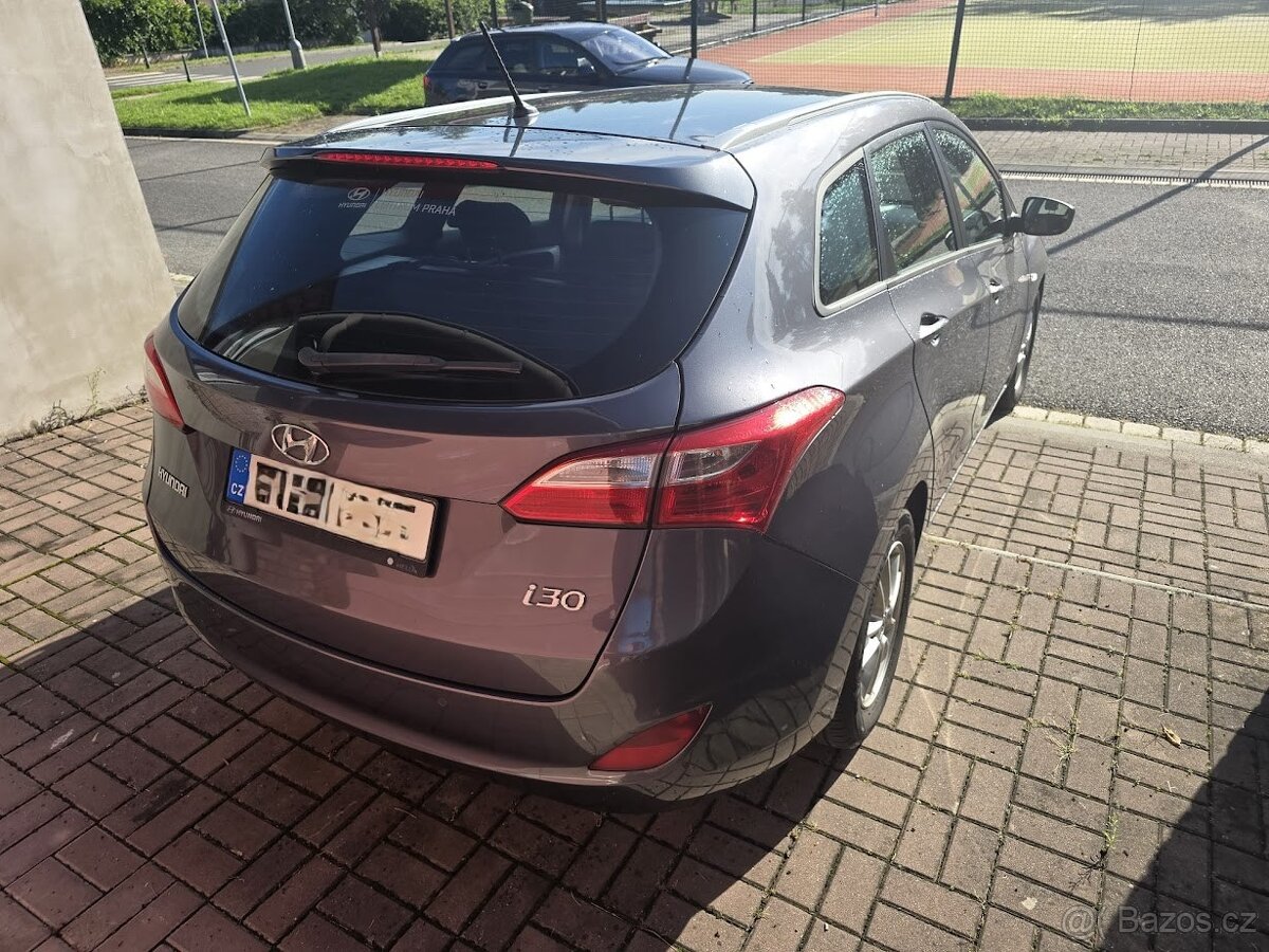 HYUNDAI i30 rok 2016, motor 1,6 DIESEL - 4