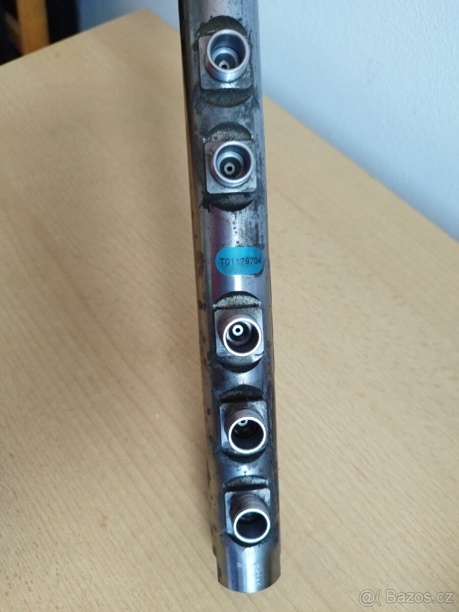 Palivová lišta Bosch 445216043 - 4