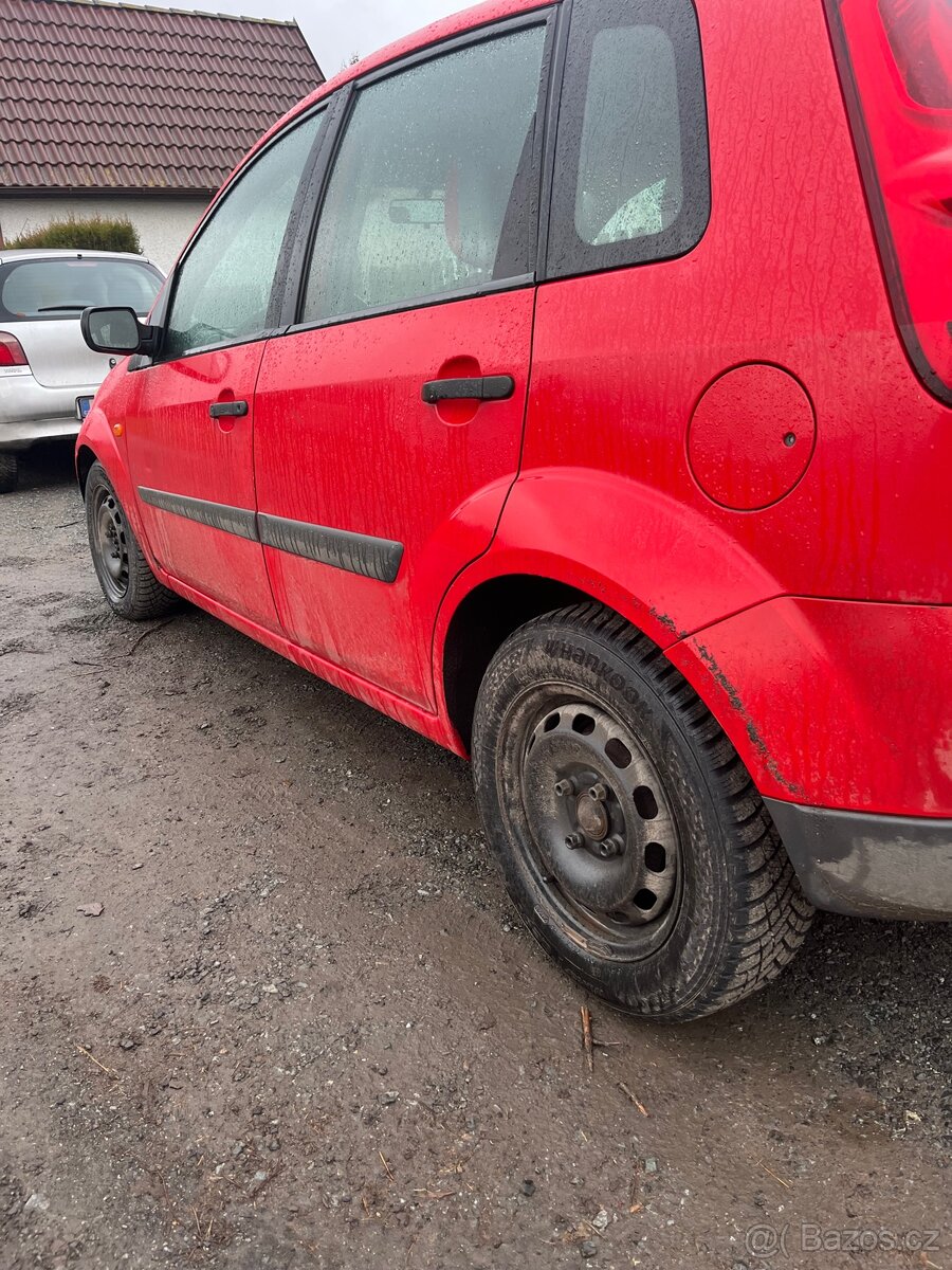 Prodám Ford fiestu mk6 - 4