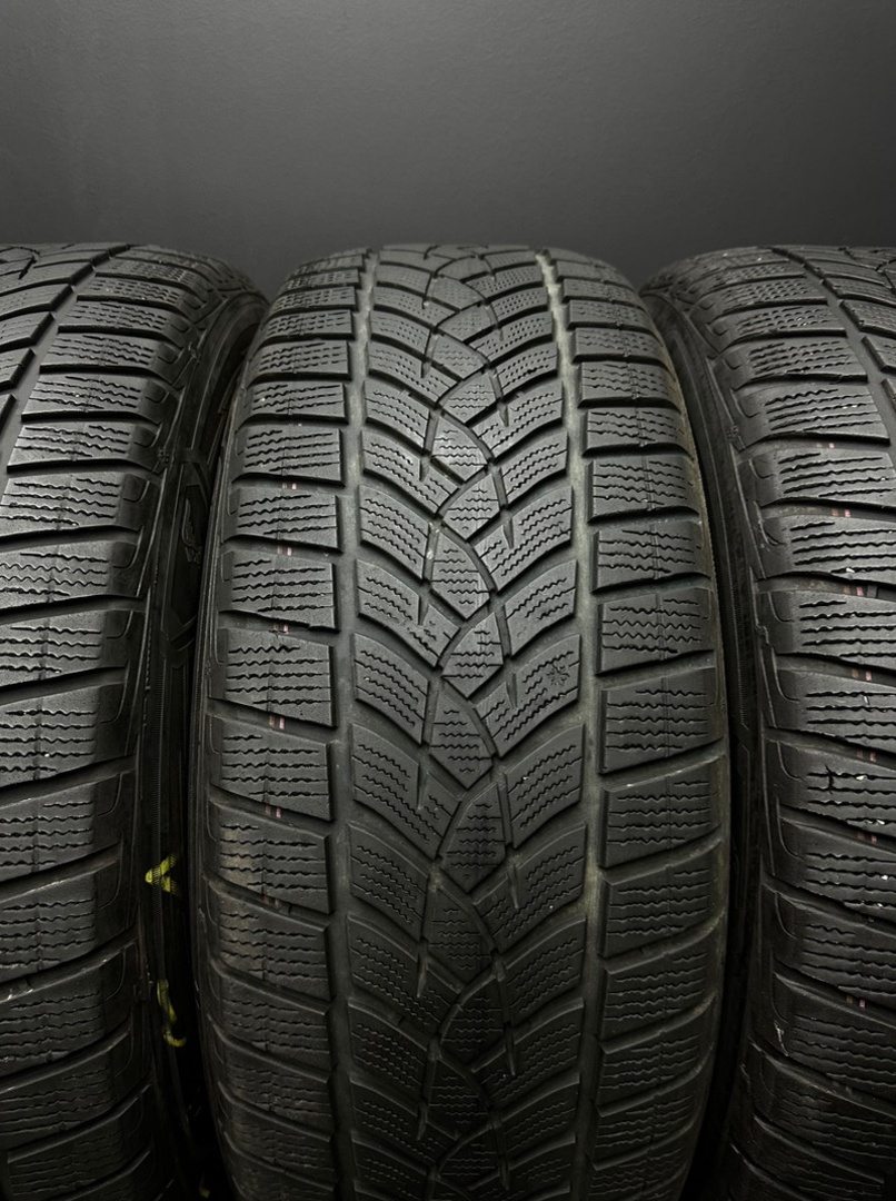 Sada pneu GoodYear 235/55/19 105V - 4